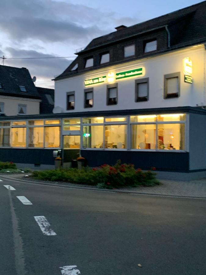 Vina Am Ring Acomodação com café da manhã Mannebach  Exterior foto